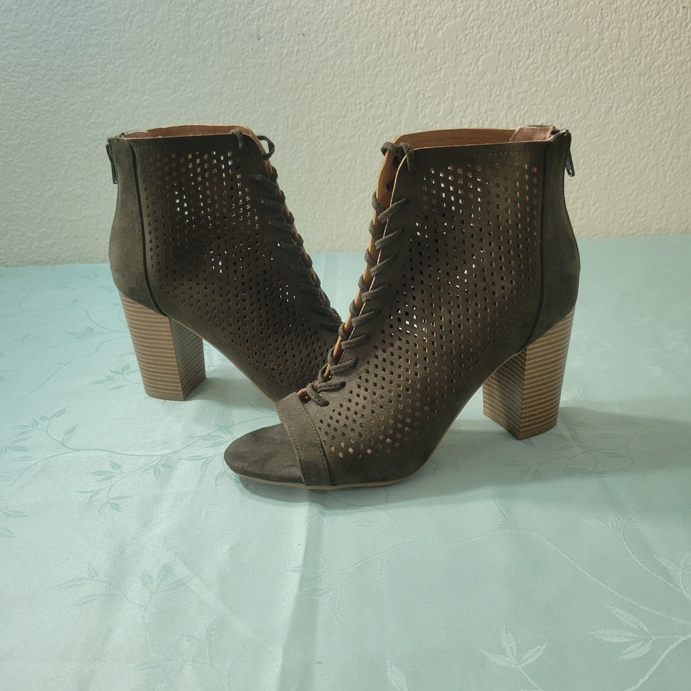 Report Women's Olive Green Lace Up Heels Size 7.5 - Picture 1 of 9